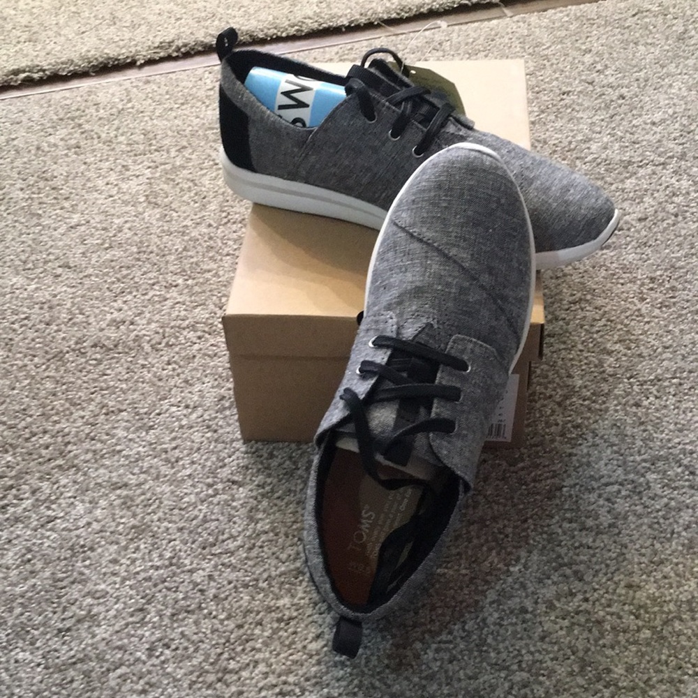 BNWT Toms Del Rey black slub chambray